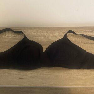 Knix V neck scalloped bra